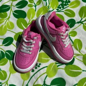 Nike Girls' Pink and White Low-Top Sneakers Size 8